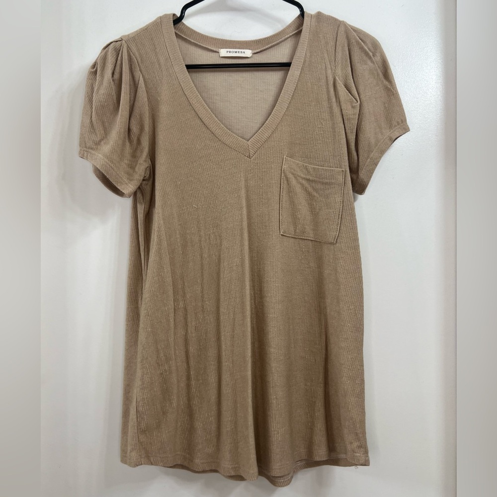 Beige t shirt